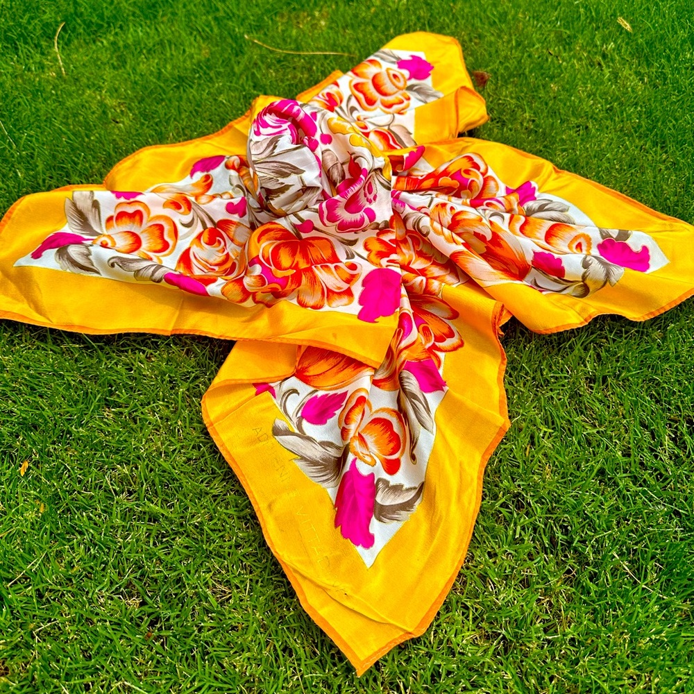 Adrienne Vittadini Vintage scarf